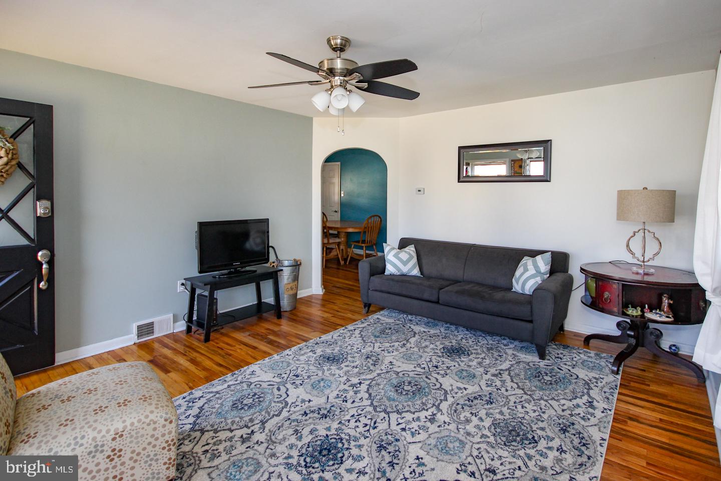 407 Blakeley Road Wallingford, PA 19086 - Photo 3 of 23