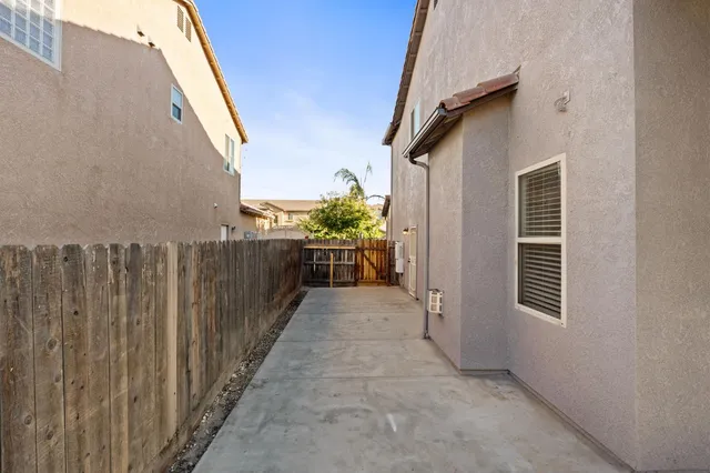 $599,900 | 6632 West Dovewood Lane, Fresno, CA 93723