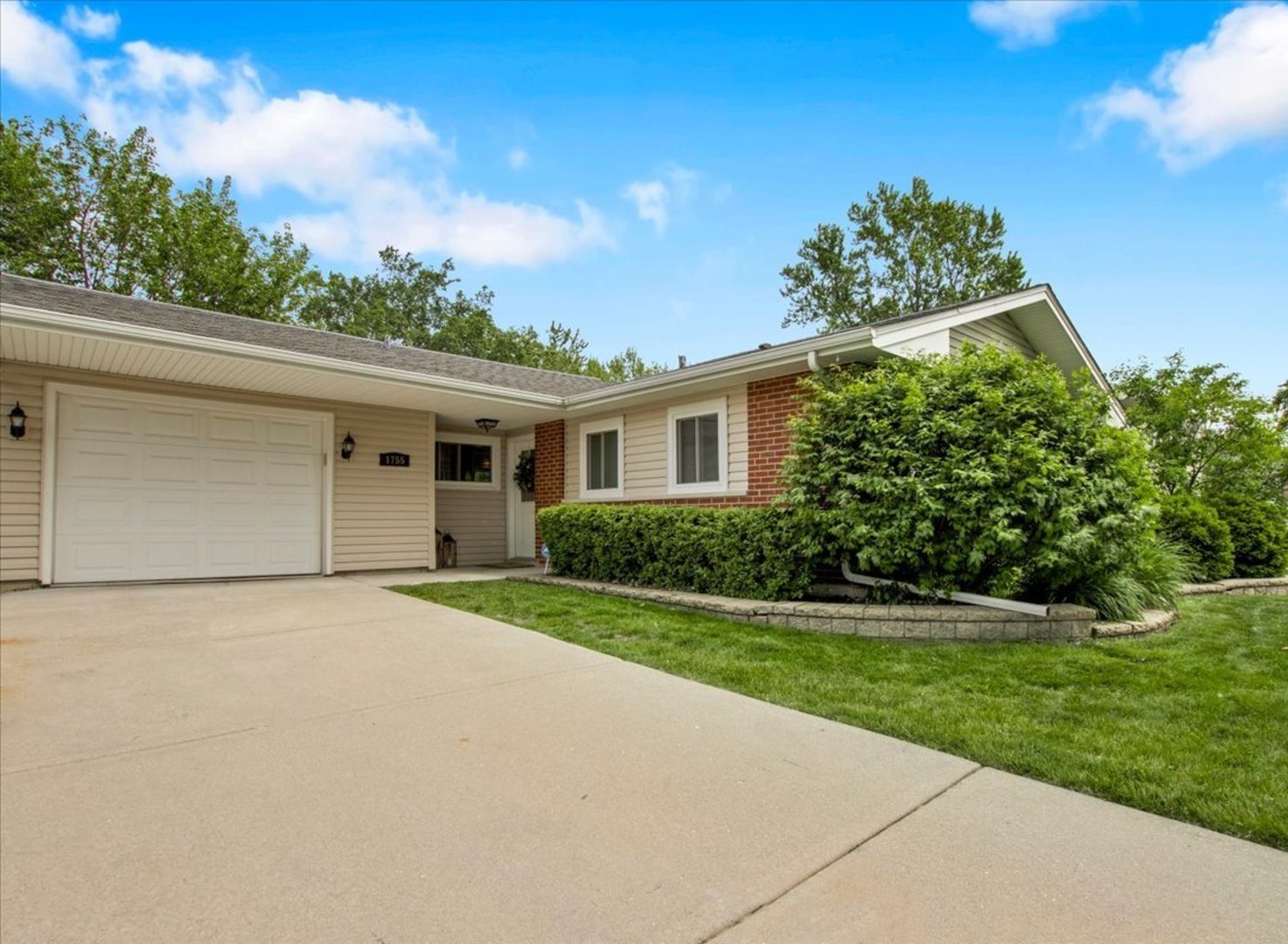 1755 Monticello Road Hoffman Estates, IL 60169 - Photo 27 of 34