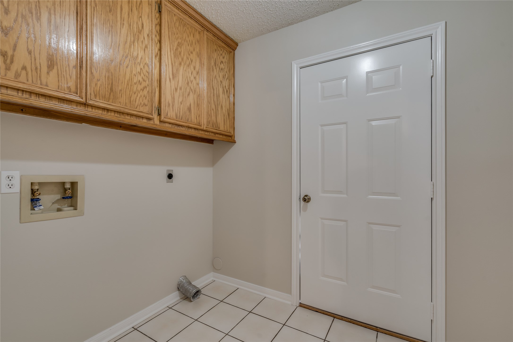 2460 Pebblebrook Circle Conroe, TX 77384 - Photo 22 of 27 Mud/laundry room off of breakfast room with entrance to garage. Spacious enough to accommodate a second refrigerator.