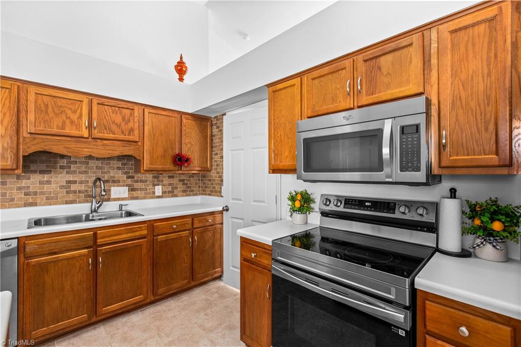 3946 Cobblestone Bend Drive High Point, NC 27265 - Photo 11 of 27