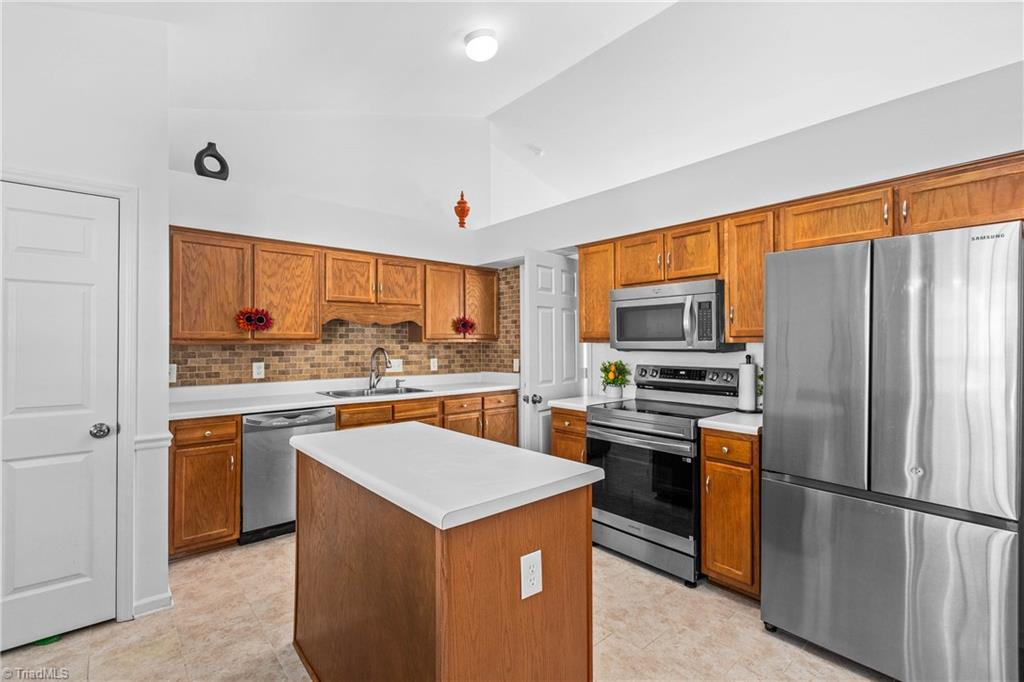 3946 Cobblestone Bend Drive High Point, NC 27265 - Photo 10 of 27