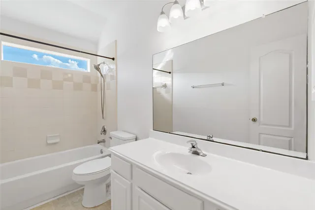 $2,700 | 3326 Lakeway Lane, Pearland, TX 77584