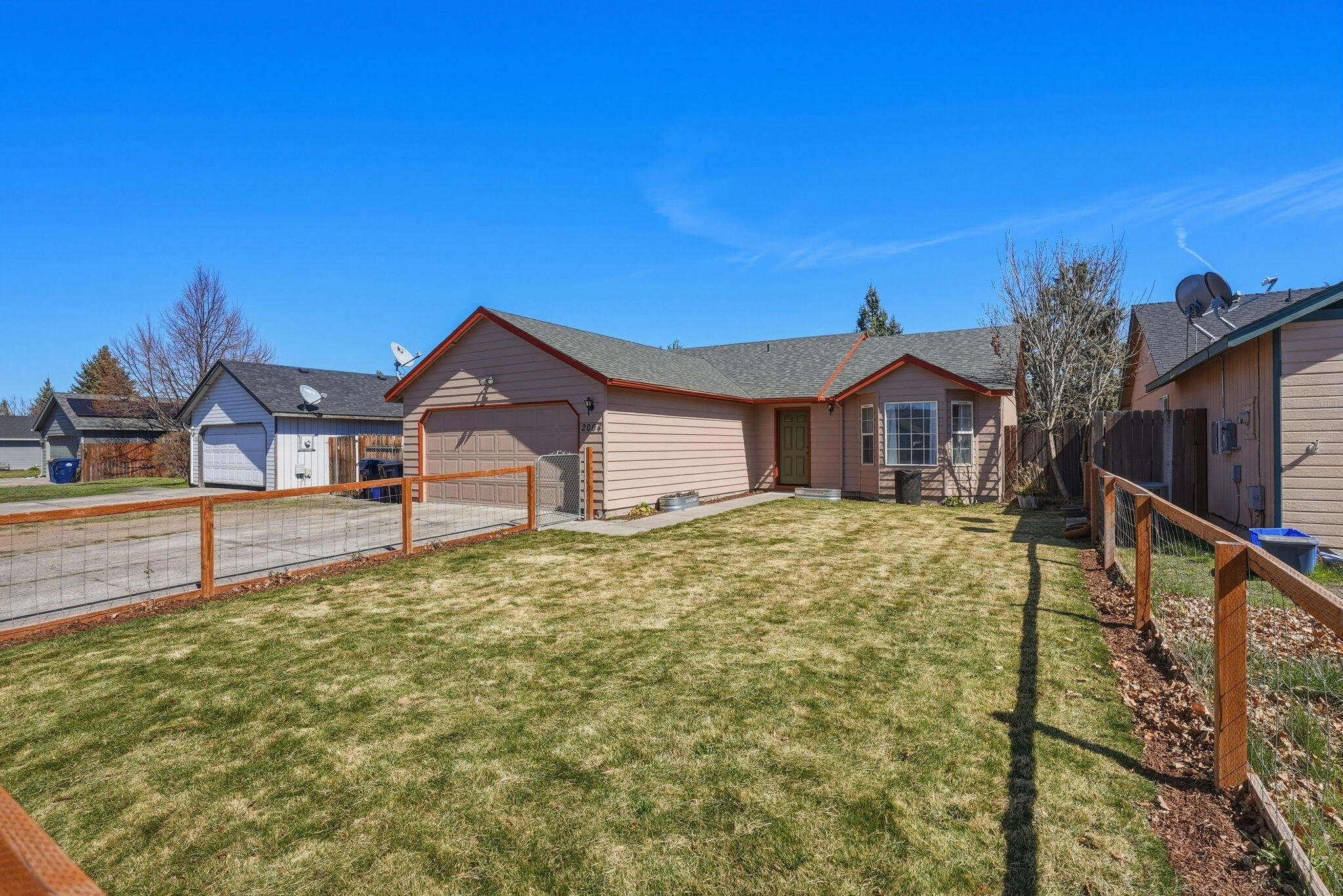 2004 Southwest 29th Street Redmond, OR 97756 - Photo 2 of 37 13-web-or-mls-Riley_Visuals_013