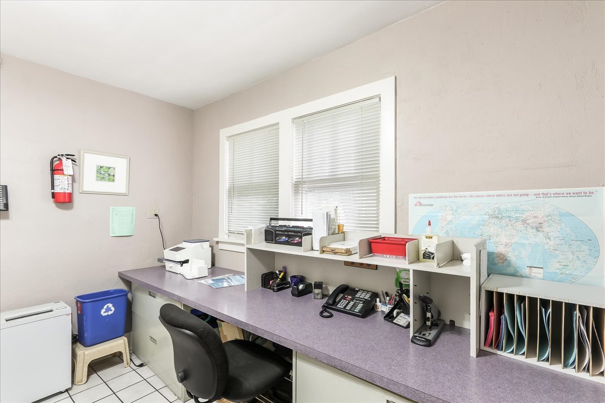 124 Harrison Street Barrington, IL 60010 - Photo 11 of 33 a room with a workspace and a window