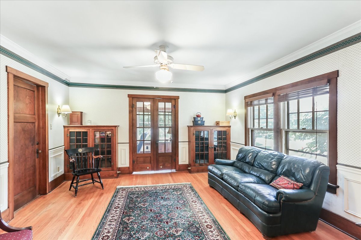124 Harrison Street Barrington, IL 60010 - Photo 28 of 33 a living room with furniture and a window
