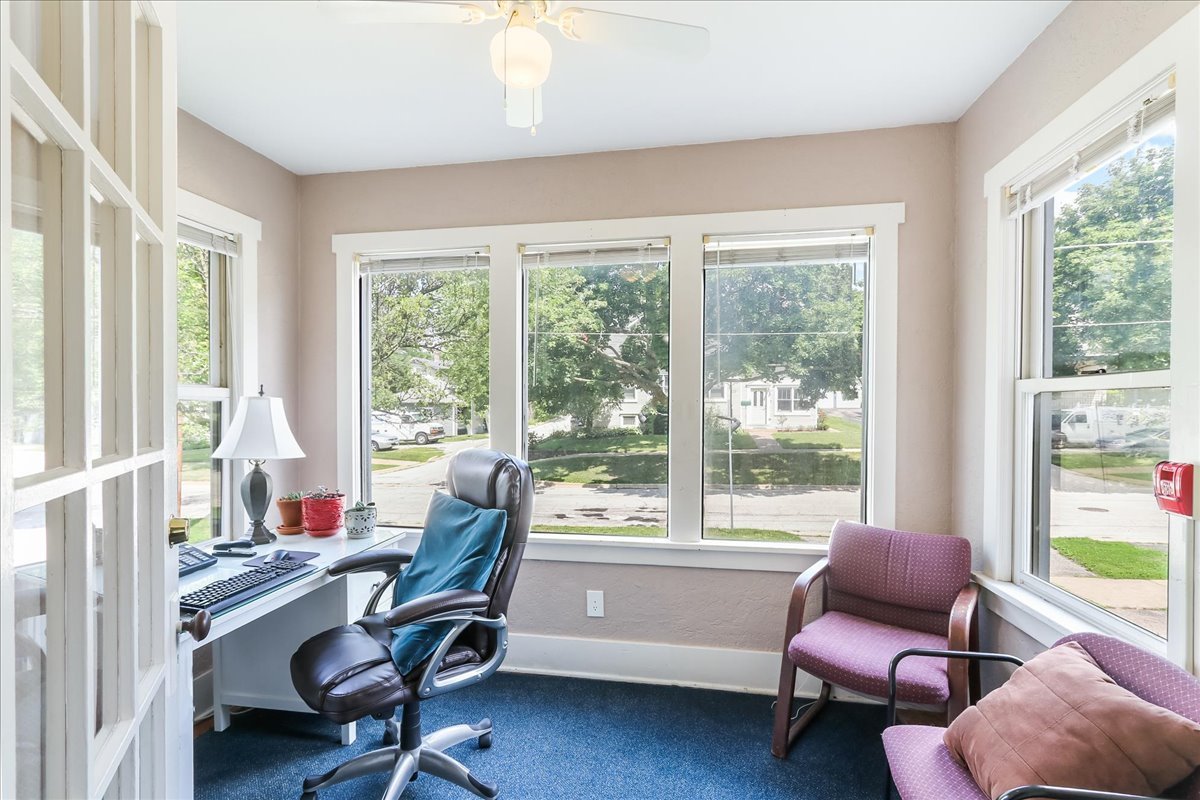 124 Harrison Street Barrington, IL 60010 - Photo 7 of 33 a room with furniture and a window