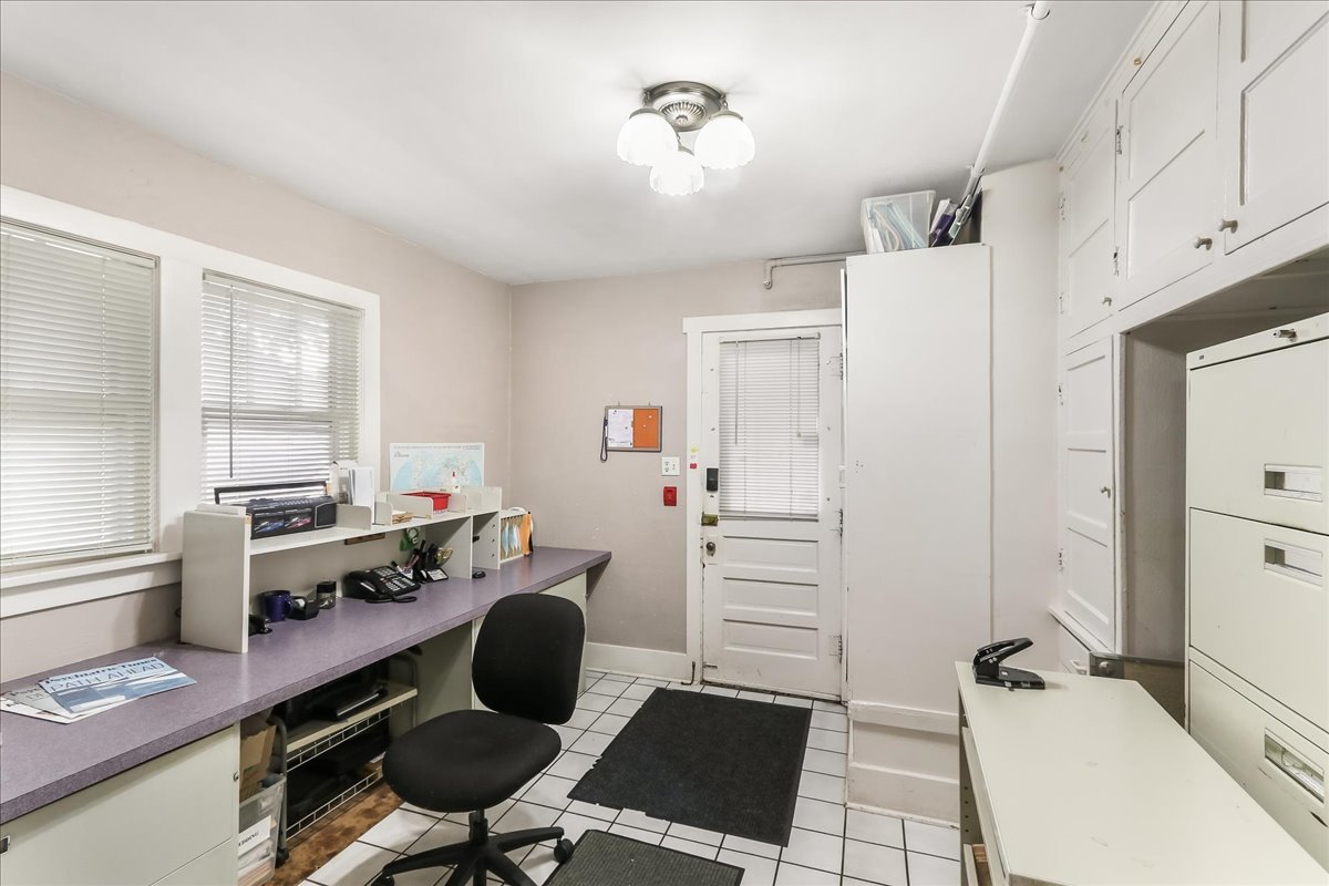 124 Harrison Street Barrington, IL 60010 - Photo 9 of 33 a room with furniture a rug and a window