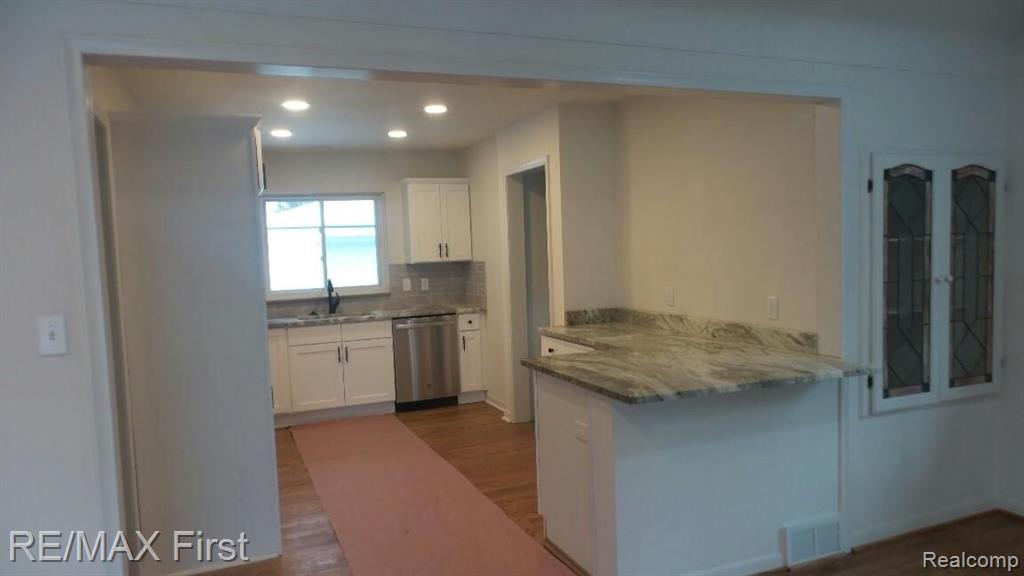 18418 Beverly Road Beverly Hills, MI 48025 - Photo 9 of 19