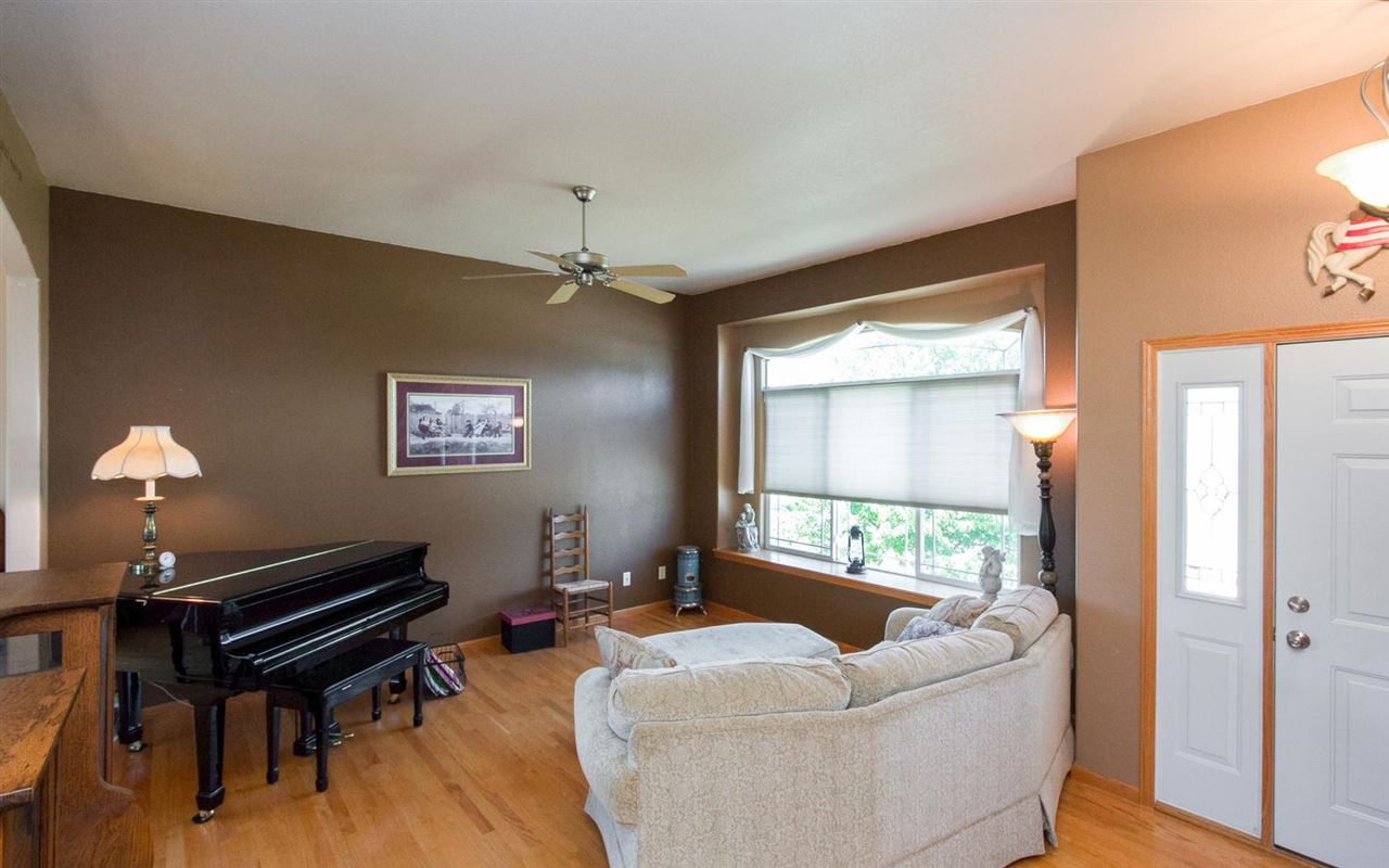 706 Wood Lily Road Solon, IA 52333 - Photo 3 of 25 Gallery Image 3