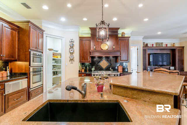 135 Augusta Court Fairhope, AL 36532 - Photo 14 of 45 Kitchen