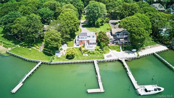 $1,795,000 | 2005 Westview Drive, Mattituck, NY 11952