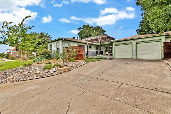 $405,000 | 2837 Townsend Drive, Fort Worth, TX 76110