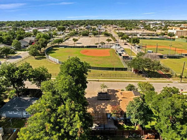 $405,000 | 2837 Townsend Drive, Fort Worth, TX 76110