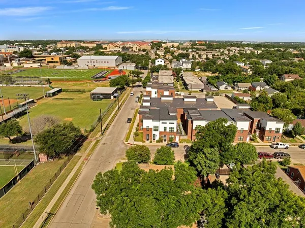 $405,000 | 2837 Townsend Drive, Fort Worth, TX 76110