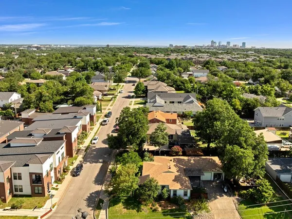$405,000 | 2837 Townsend Drive, Fort Worth, TX 76110
