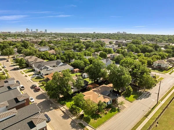 $405,000 | 2837 Townsend Drive, Fort Worth, TX 76110