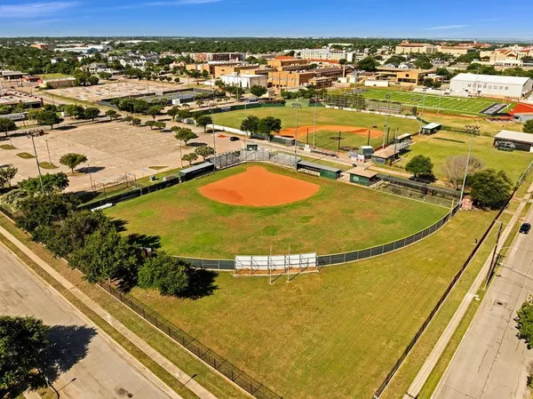 $405,000 | 2837 Townsend Drive, Fort Worth, TX 76110