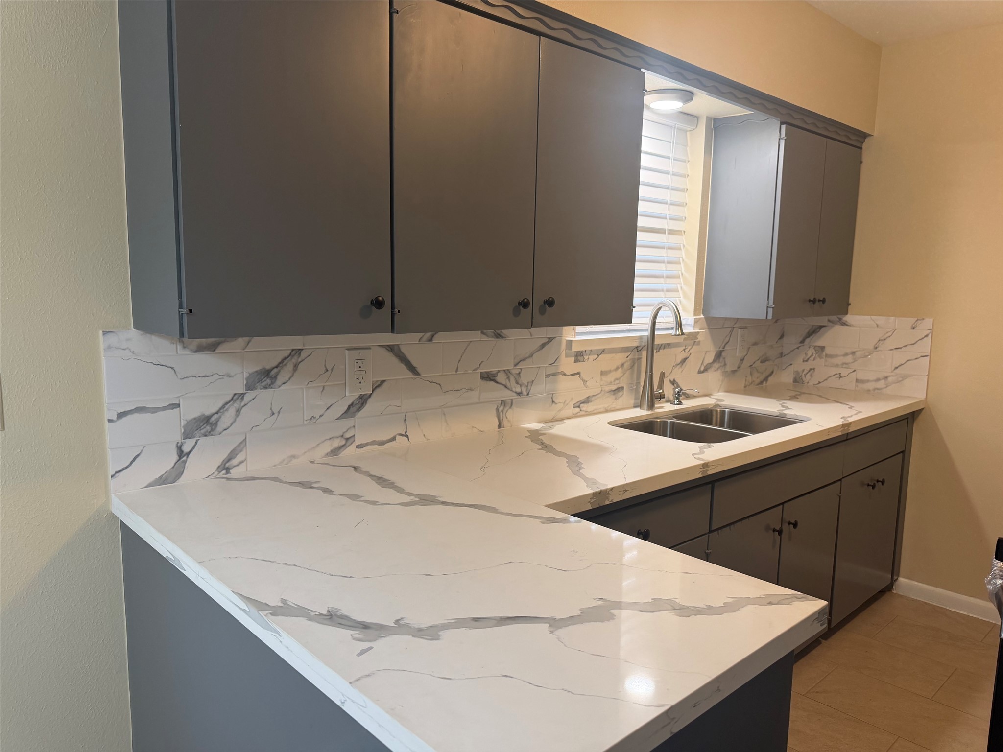 7335 Tanager Street Houston, TX 77074 - Photo 4 of 15