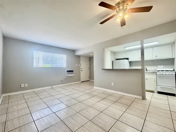 $899 | 2006 Sul Ross Street, Unit 13, Houston, TX 77098