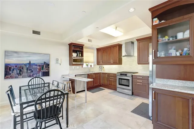 $4,150 | 11323 Huston Street, Unit 11, North Hollywood, CA 91601