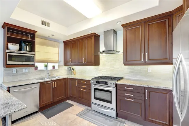 $4,150 | 11323 Huston Street, Unit 11, North Hollywood, CA 91601