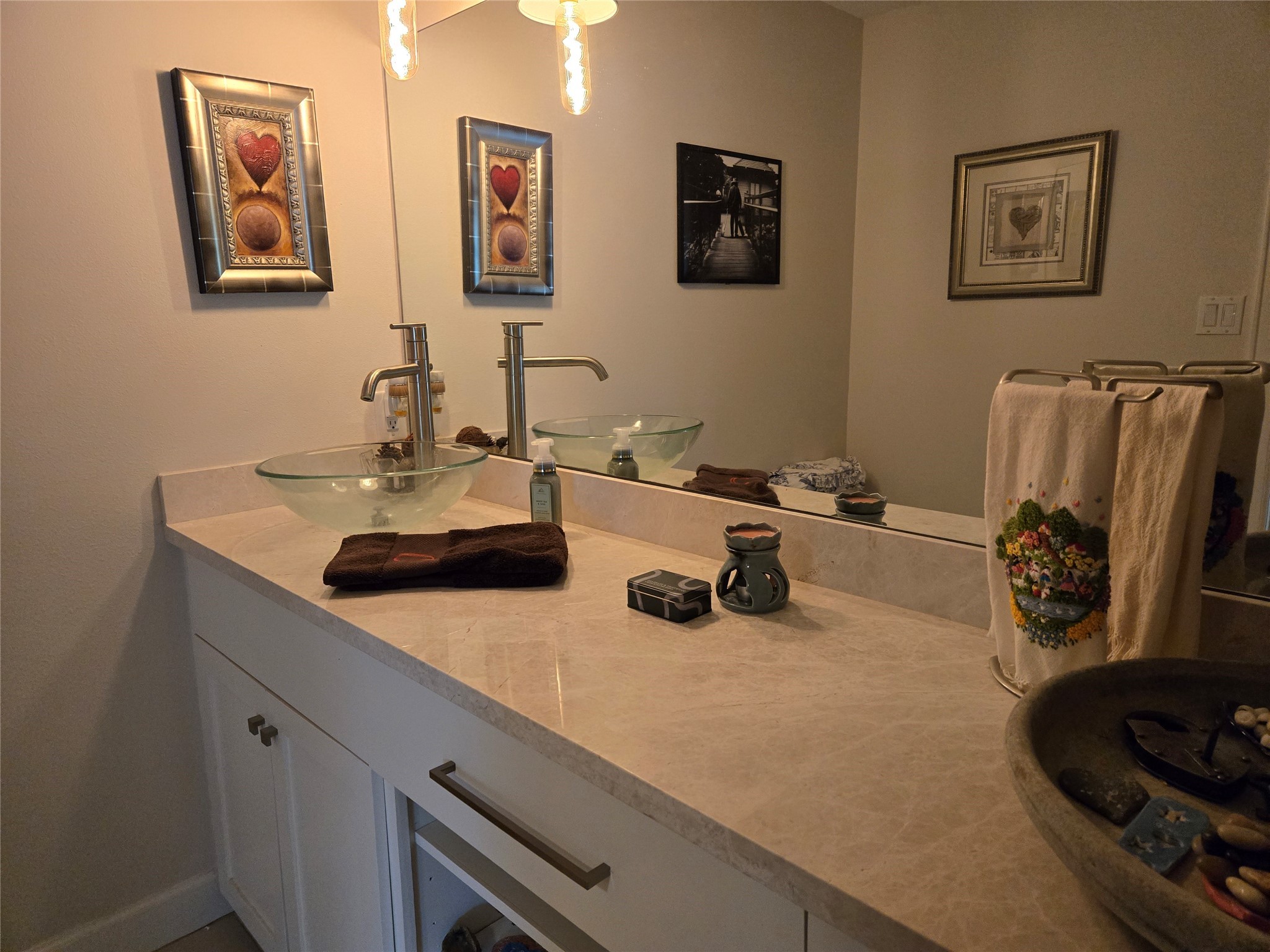 9818 Shadow Wood Drive Houston, TX 77080 - Photo 12 of 36 a bathroom with double vanity and a mirror