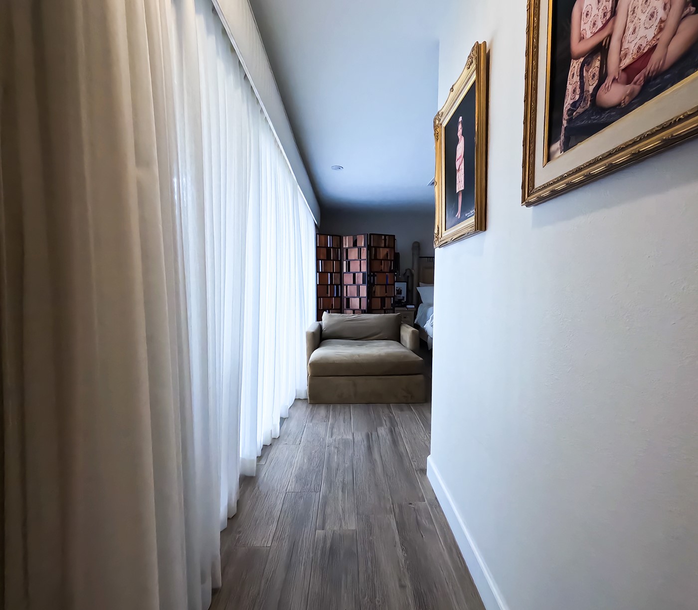 9818 Shadow Wood Drive Houston, TX 77080 - Photo 13 of 36 a view of a hallway to a livingroom with wooden floor and furniture