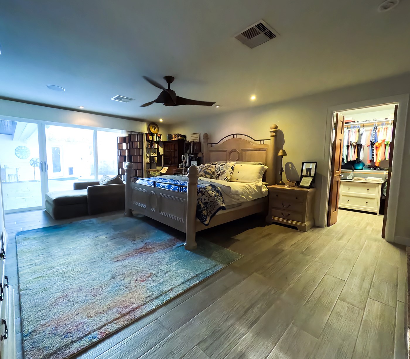 9818 Shadow Wood Drive Houston, TX 77080 - Photo 14 of 36 a living room with furniture and a flat screen tv