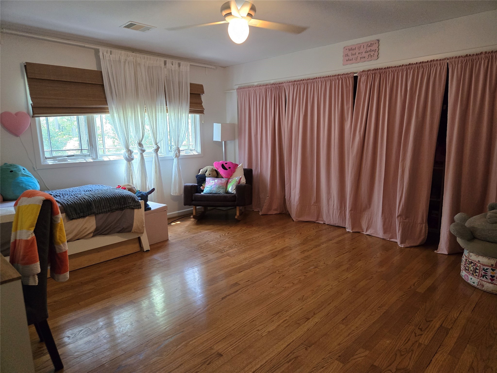 9818 Shadow Wood Drive Houston, TX 77080 - Photo 18 of 36 a living room with furniture and a window