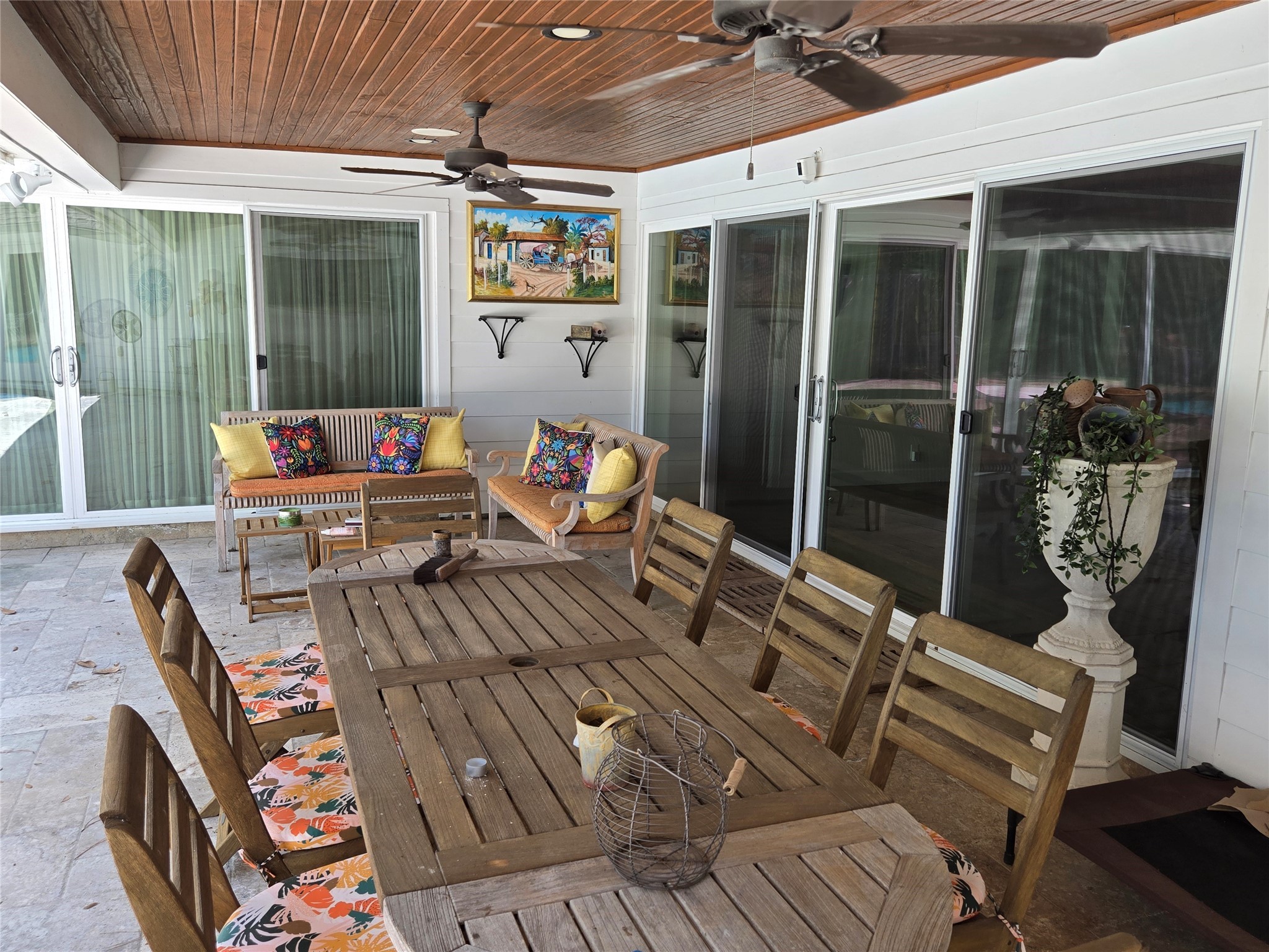9818 Shadow Wood Drive Houston, TX 77080 - Photo 22 of 36 a outdoor living space with furniture