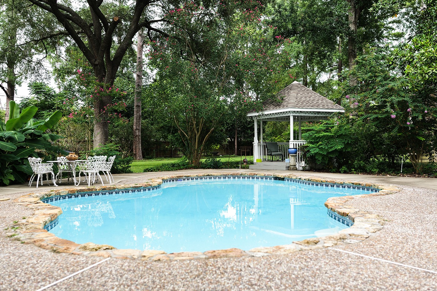 9818 Shadow Wood Drive Houston, TX 77080 - Photo 23 of 36 a view of a swimming pool with a patio