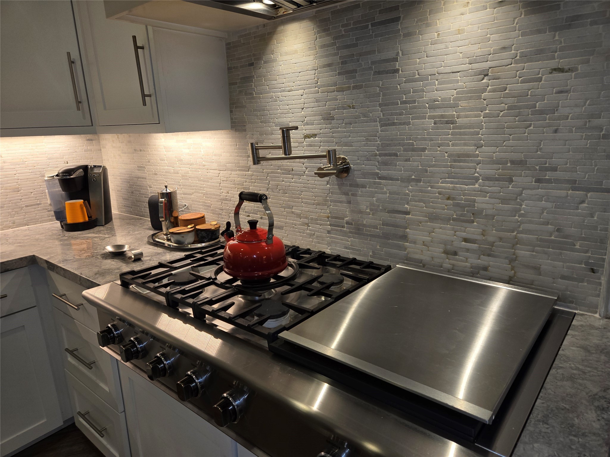 9818 Shadow Wood Drive Houston, TX 77080 - Photo 10 of 36 a stove top oven sitting inside of a kitchen