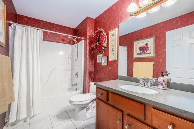 $499,900 | 164 Glen Eagle Drive Northeast, Rockford, MI 49341