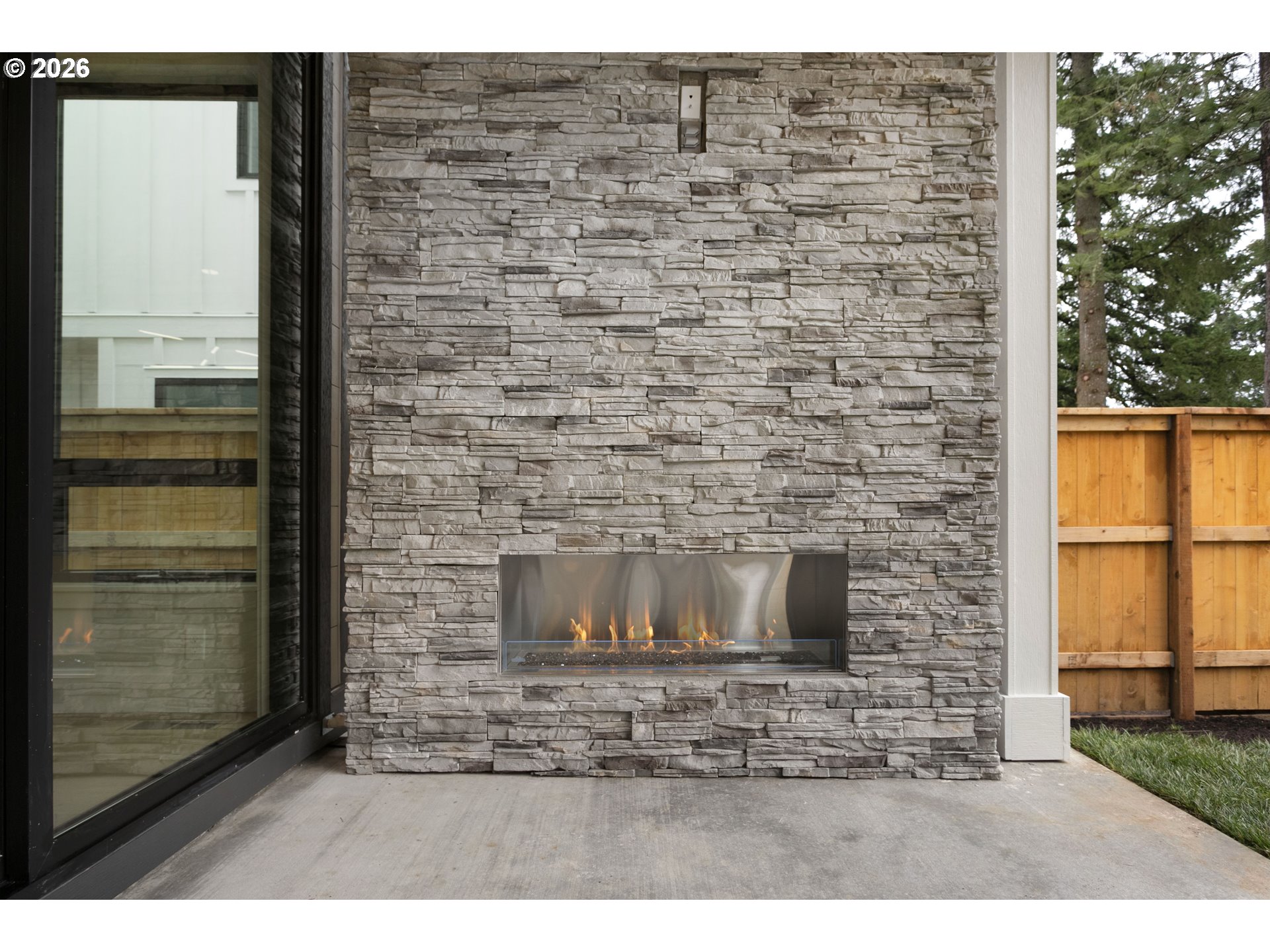 4977 Summit Street West Linn, OR 97068 - Photo 38 of 43 a bathroom with a window