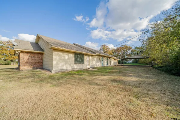 a view of a house with a backyard