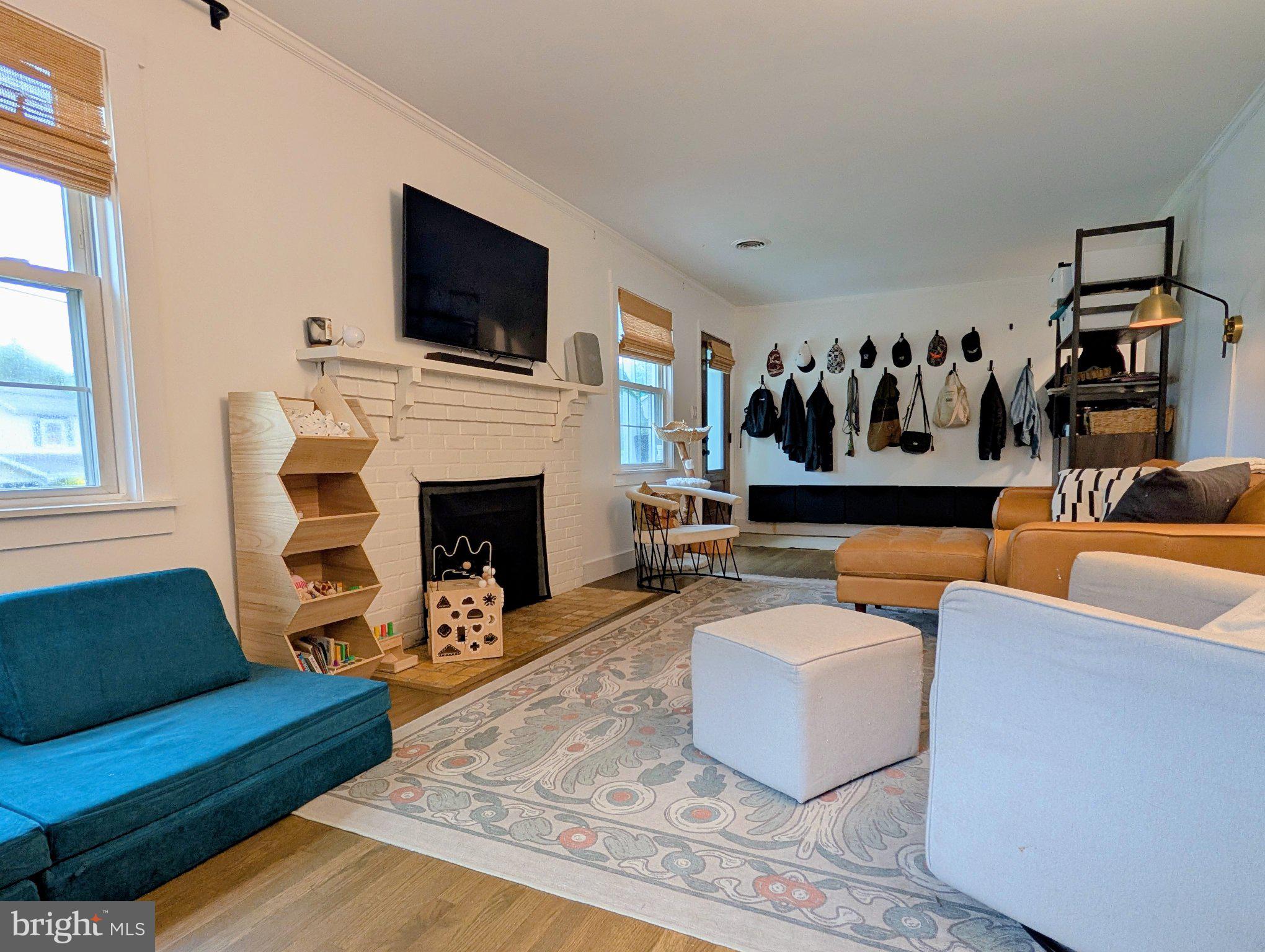 10106 Greenock Road Silver Spring, MD 20901 - Photo 3 of 19 Charming living space with modern flair.