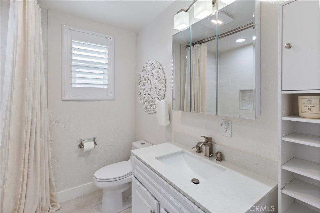 834 South Riverside Avenue Rialto, CA 92376 - Photo 6 of 30 Main Bathroom