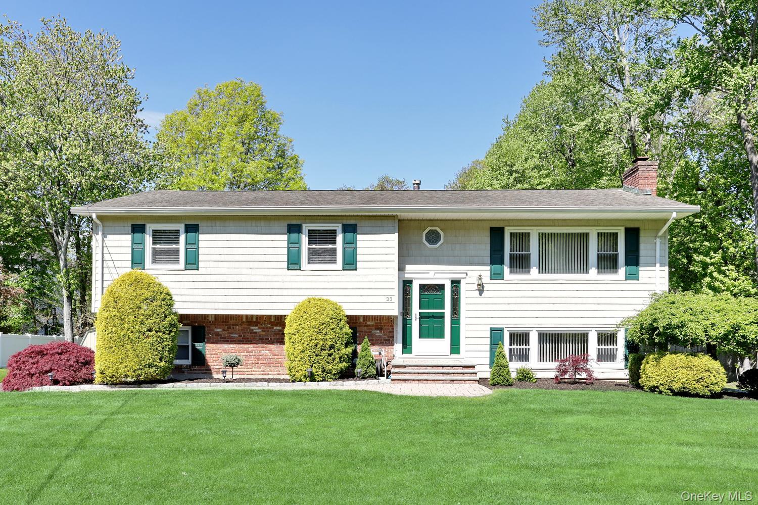 33 Farmhouse Road Congers, NY 10920 - Photo 1 of 45