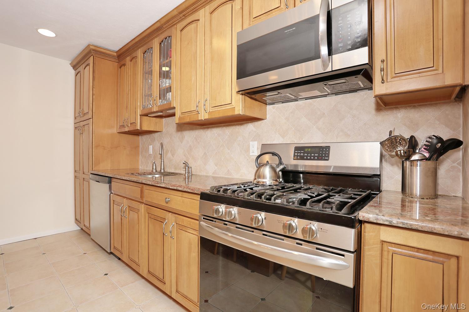 33 Farmhouse Road Congers, NY 10920 - Photo 12 of 45