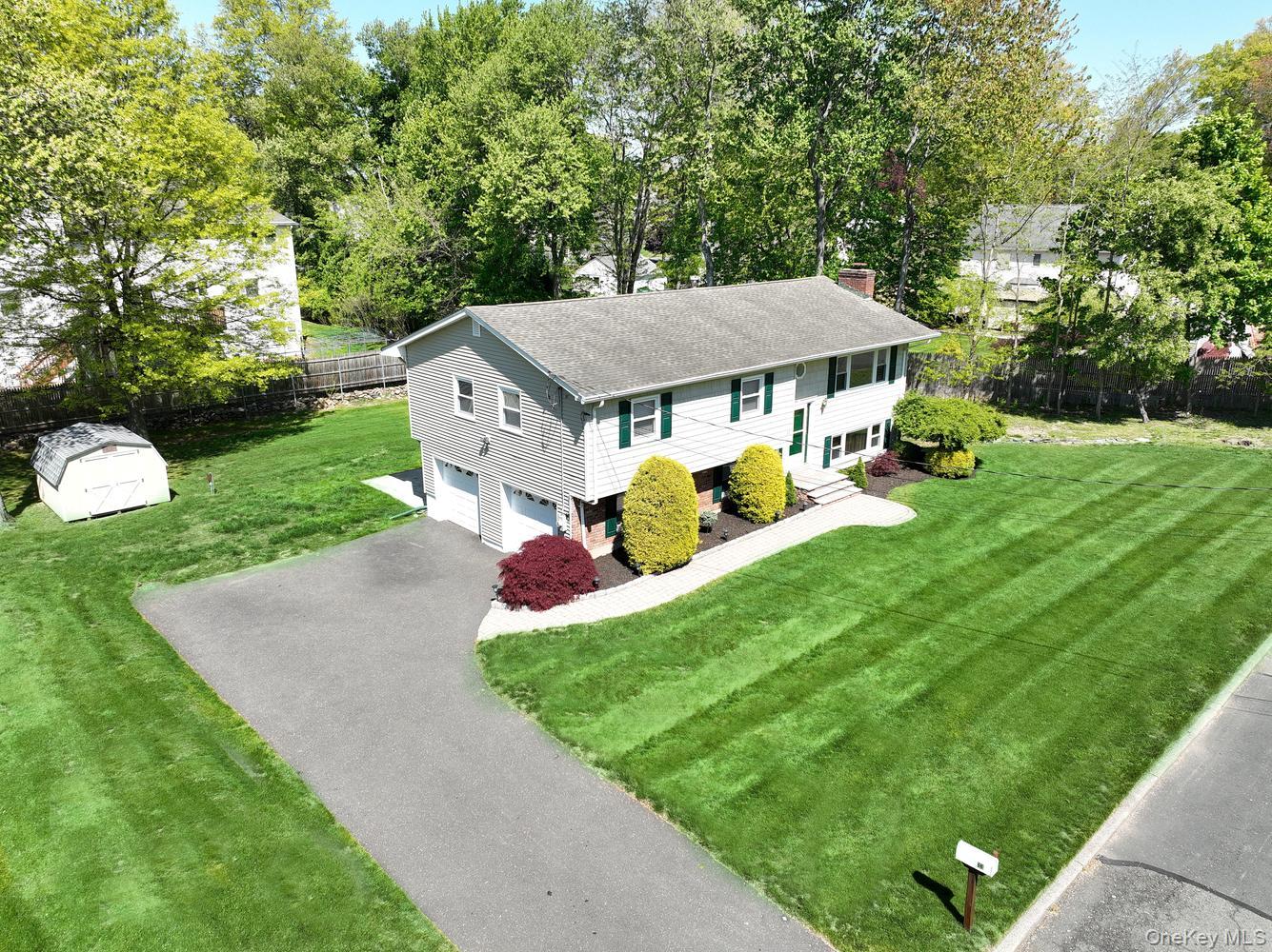 33 Farmhouse Road Congers, NY 10920 - Photo 2 of 45