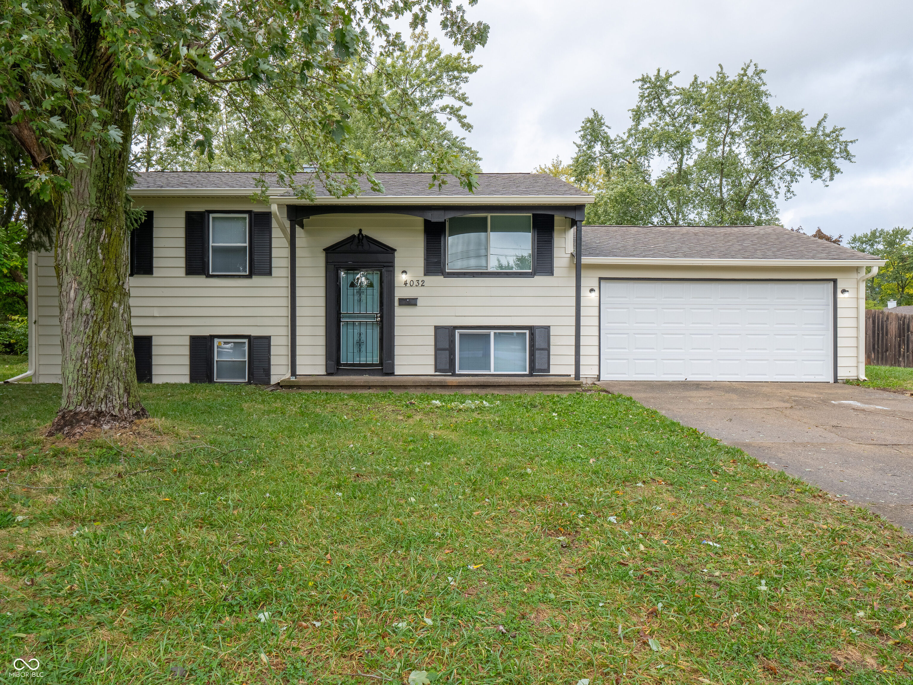 4032 Mitthoeffer Road Indianapolis, IN 46235 - Photo 2 of 57 Gallery Image 2