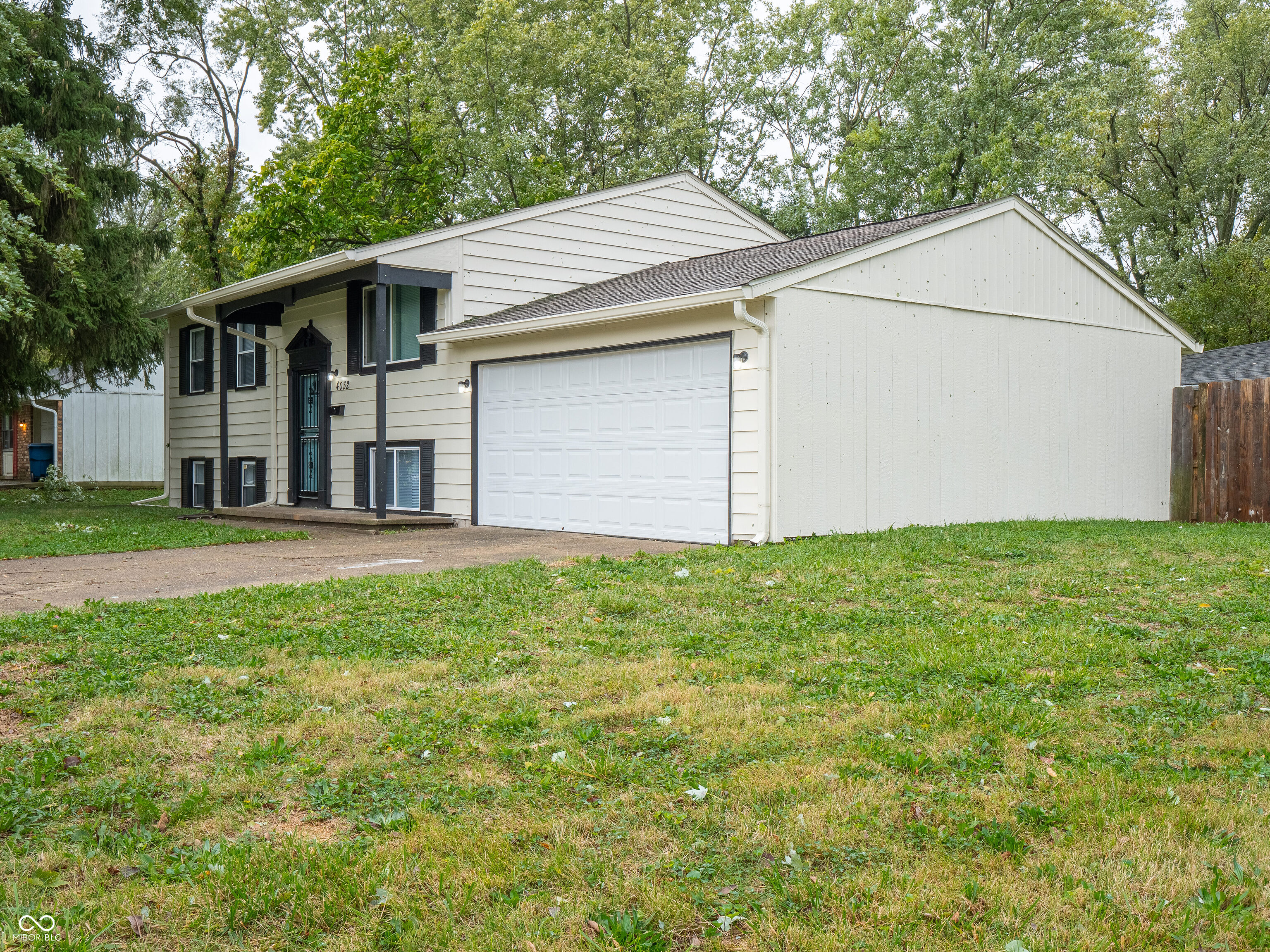 4032 Mitthoeffer Road Indianapolis, IN 46235 - Photo 5 of 57 Gallery Image 5