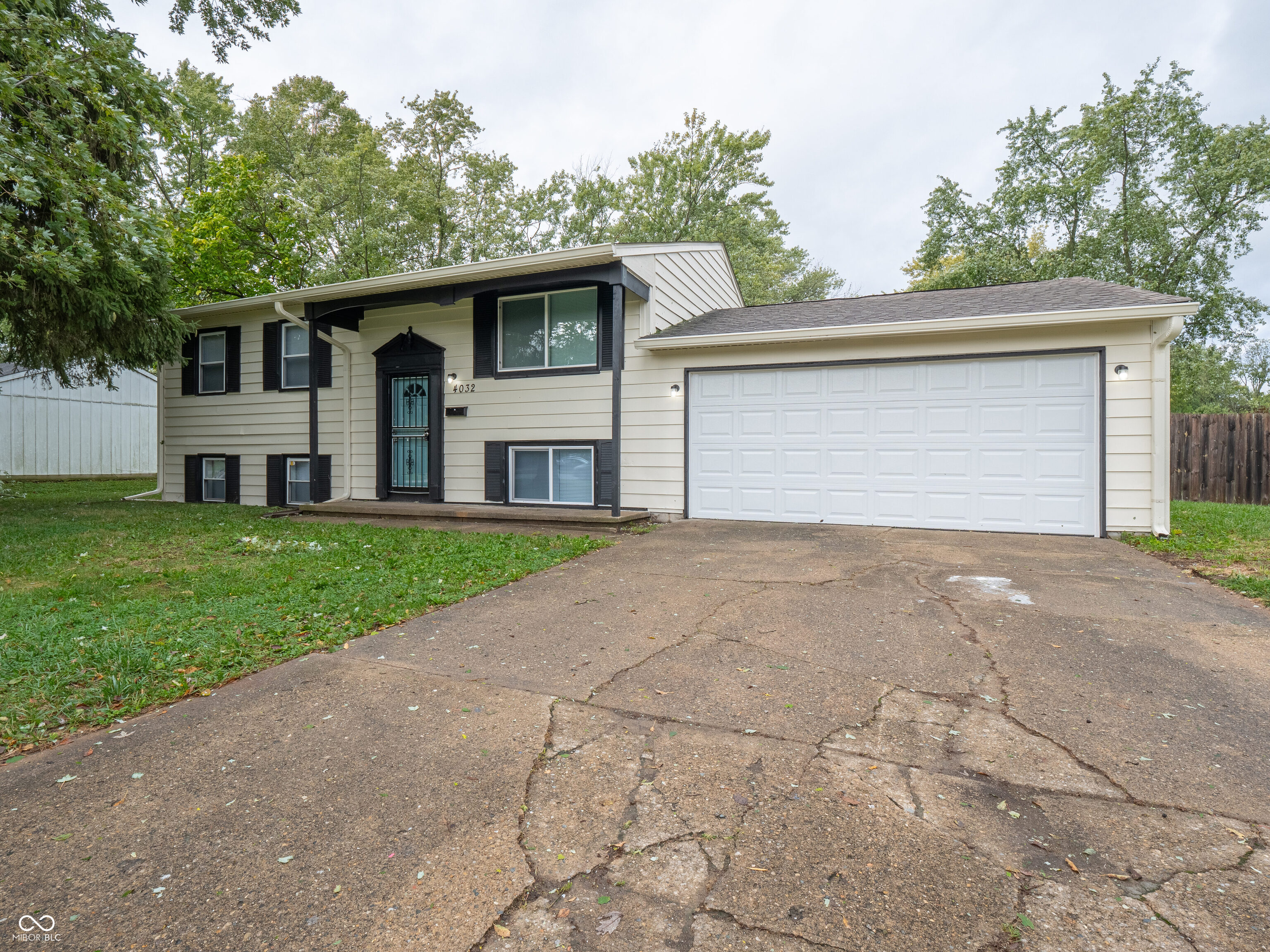 4032 Mitthoeffer Road Indianapolis, IN 46235 - Photo 6 of 57 Gallery Image 6