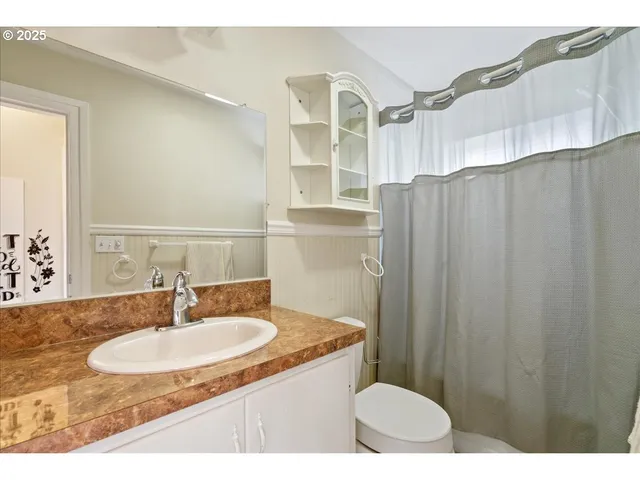 $315,900 | 47578 School Street, Oakridge, OR 97463