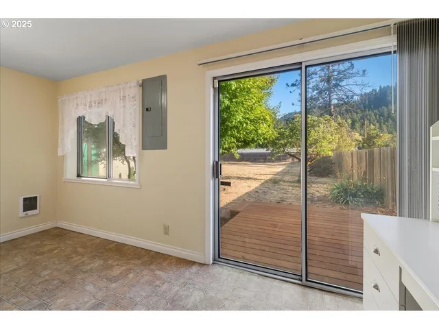 $315,900 | 47578 School Street, Oakridge, OR 97463