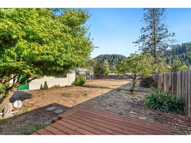 $315,900 | 47578 School Street, Oakridge, OR 97463