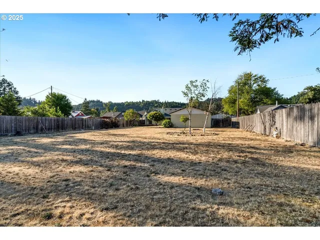 $315,900 | 47578 School Street, Oakridge, OR 97463