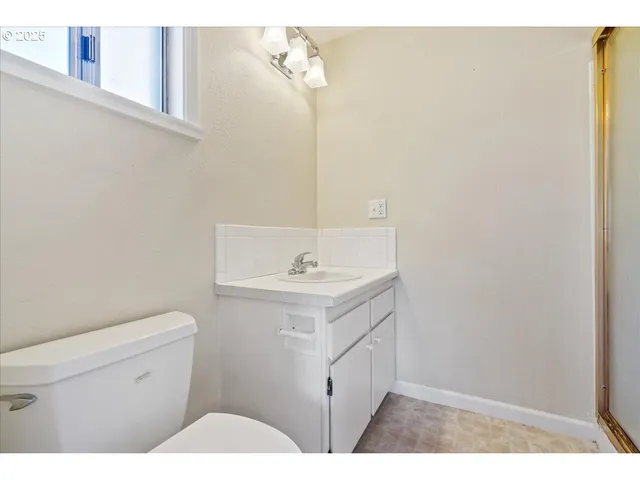 $315,900 | 47578 School Street, Oakridge, OR 97463