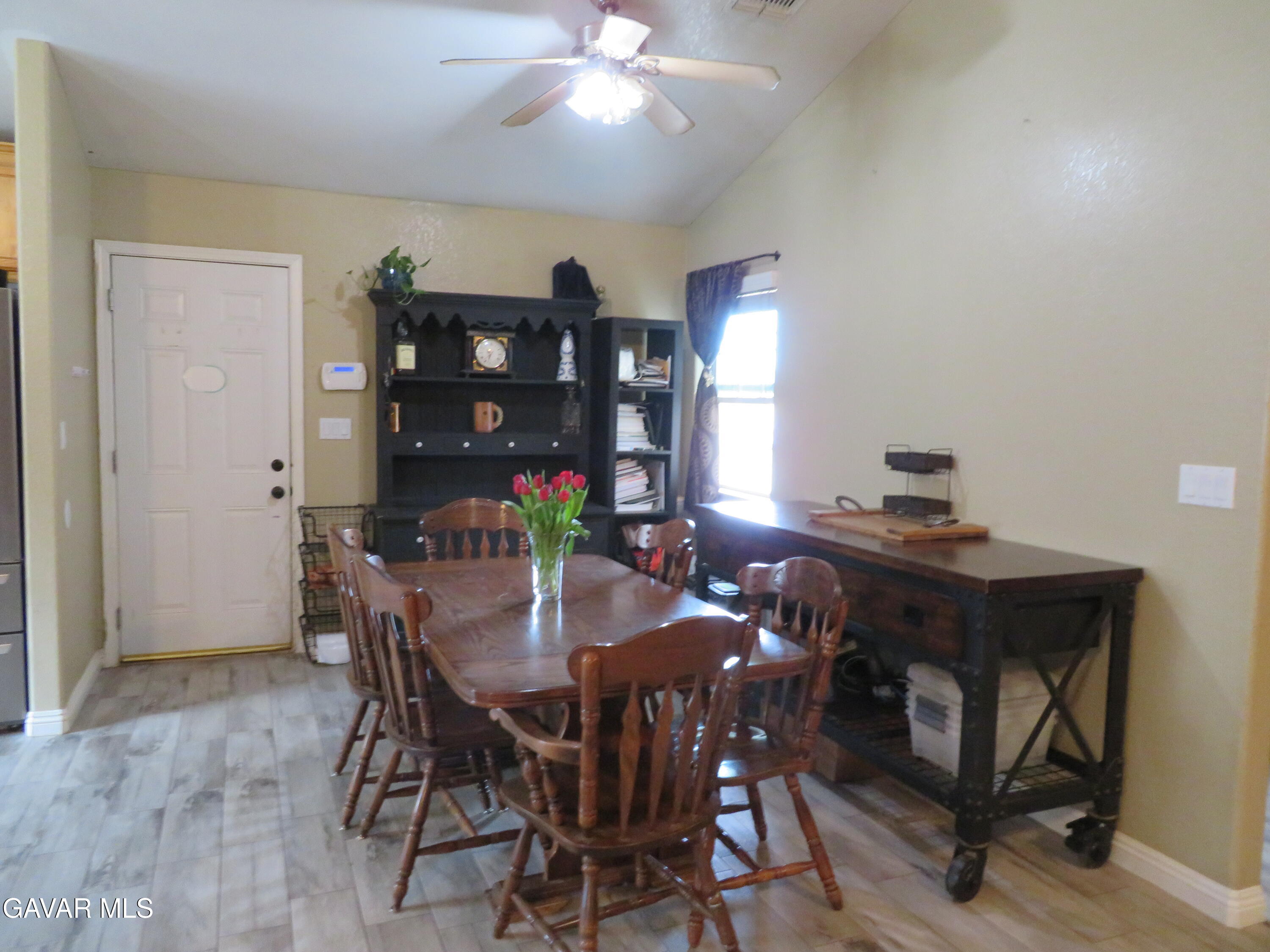 21730 Ripple Lane Tehachapi, CA 93561 - Photo 12 of 44 dining 2